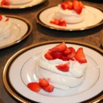 Pavlova with strawberries from Périgord