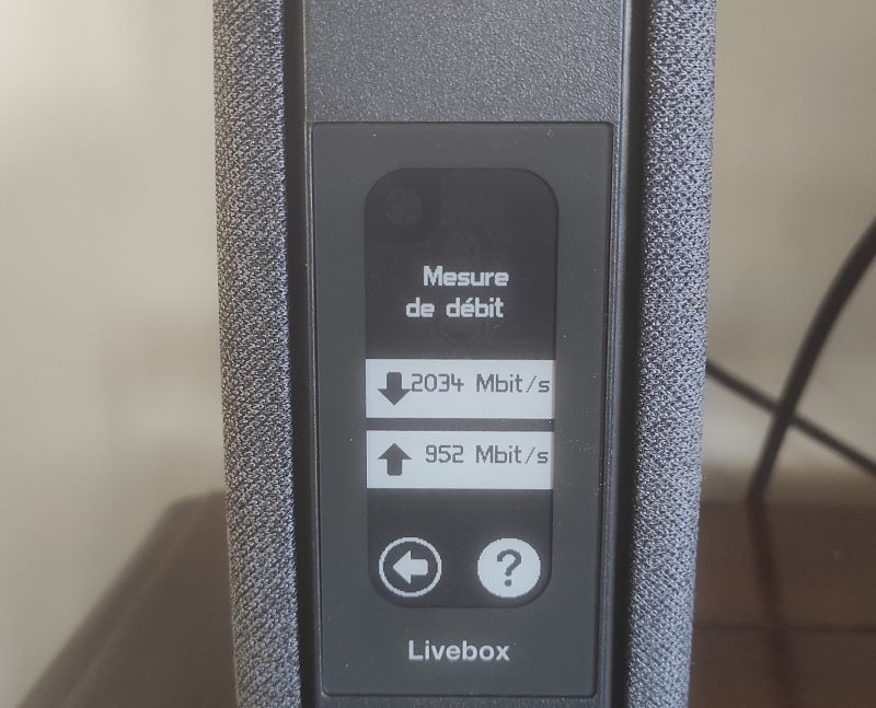 You are currently viewing Grâce à l’installation de la fibre Aux Bories de Marquay, vous allez profiter d’une excellente connexion internet sur l’ensemble de la maison d’hôtes et du gîte